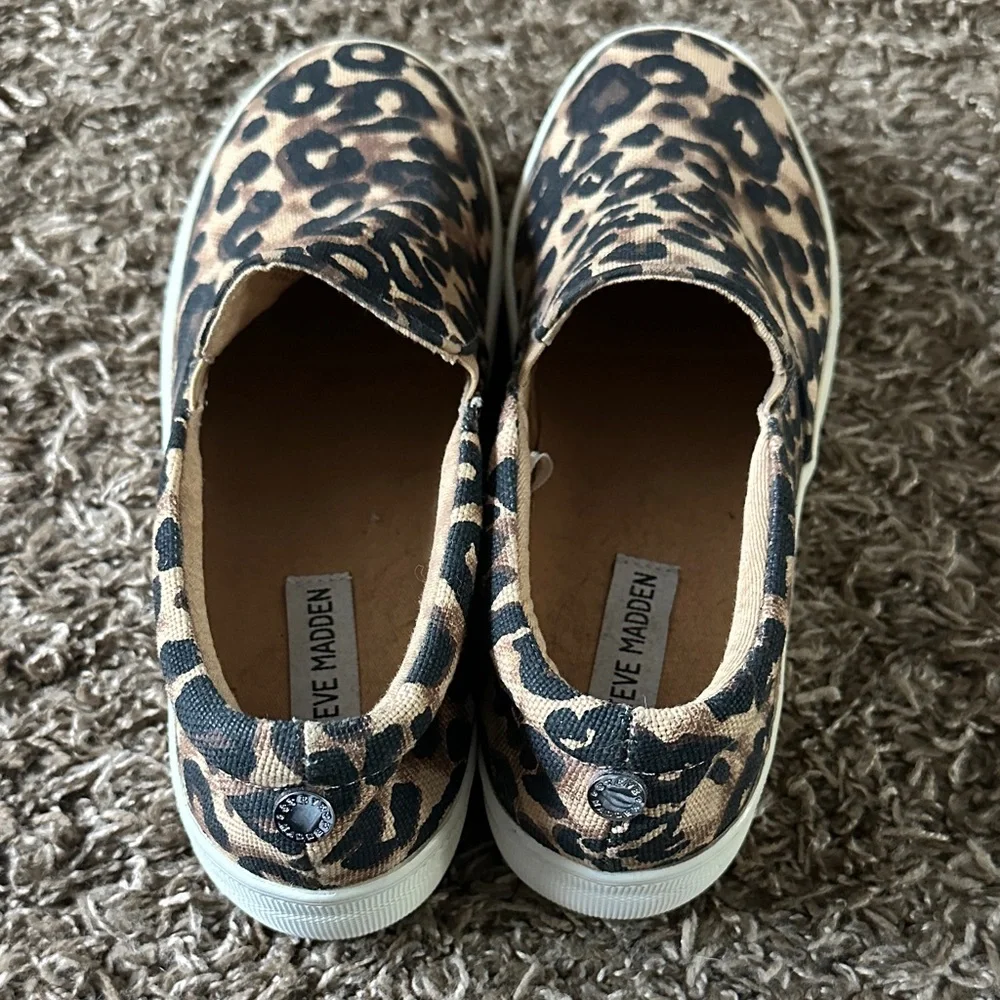 Steve Madden Leopard Print Kids Sneakers - Picture 2 of 4